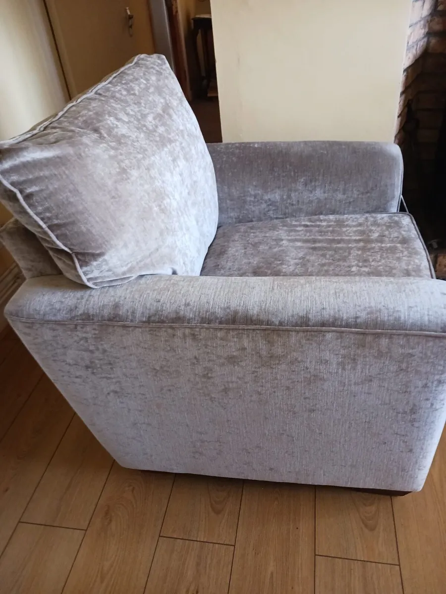 Arm chair - as new - Image 4
