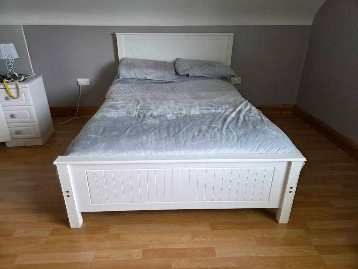 Double Bed - Image 3