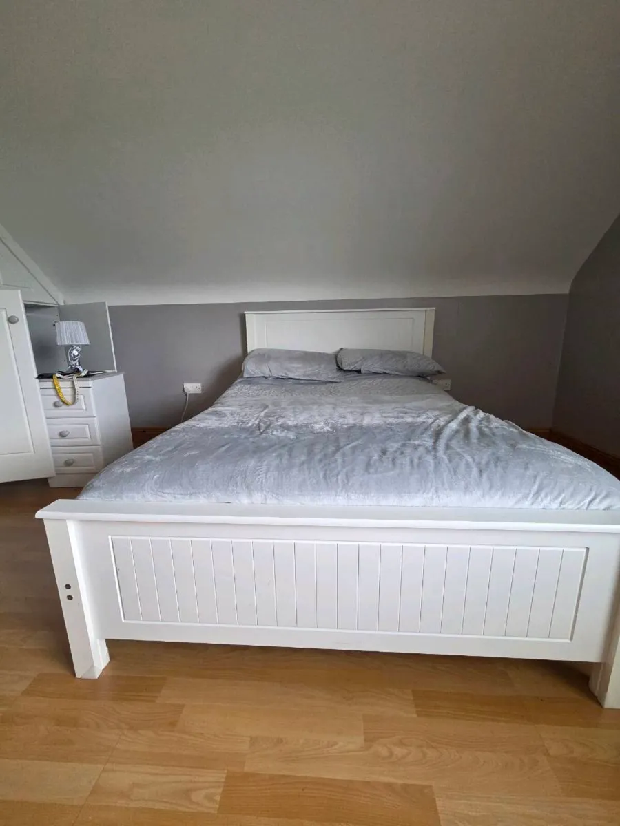 Double Bed - Image 4