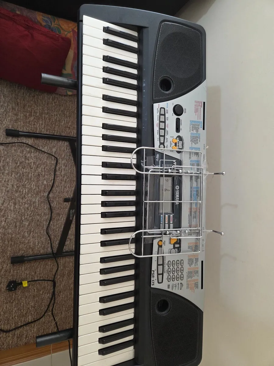 Yamaha PSR-175 Keyboard with Stand - Image 2