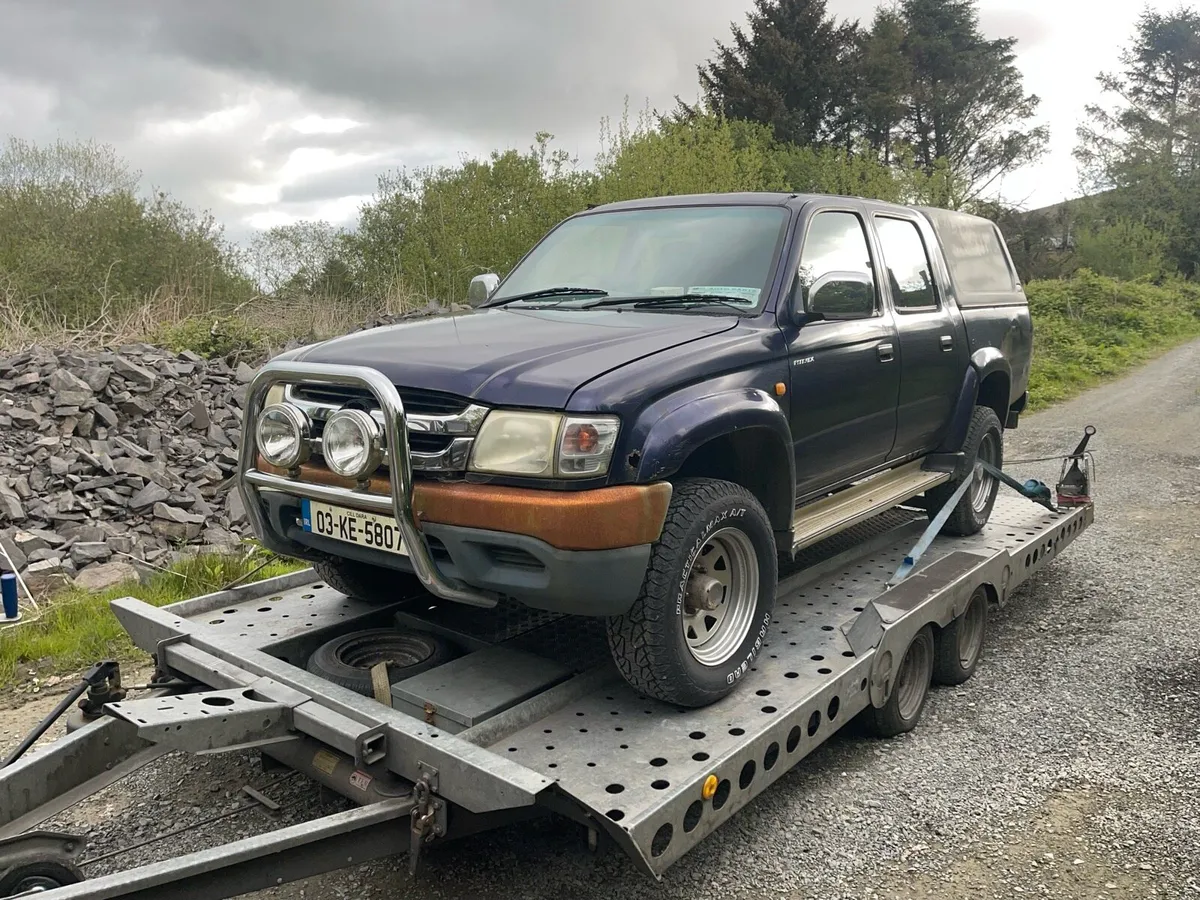2003 Toyota Hilux - Image 2