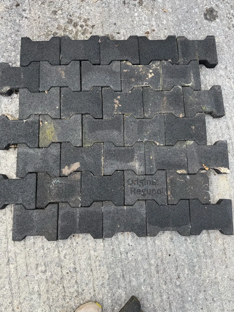 Rubber Paving Blocks - Image 1