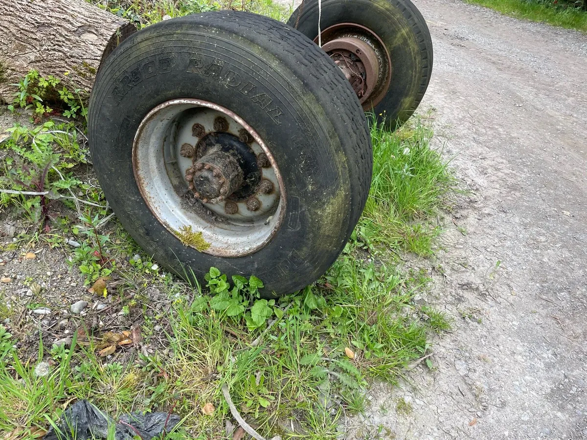 Wheels and axel - Image 2