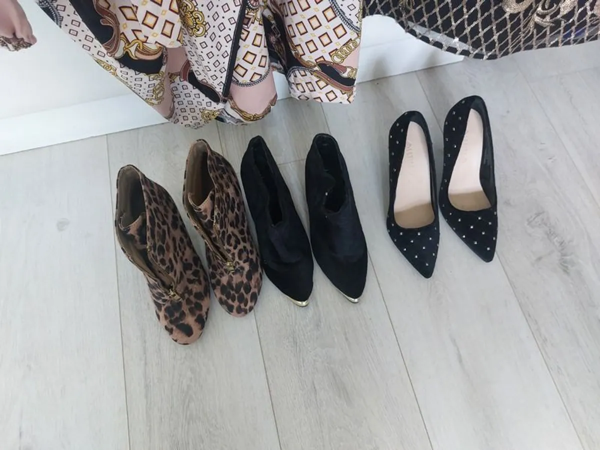Dresses and shoes - Image 2