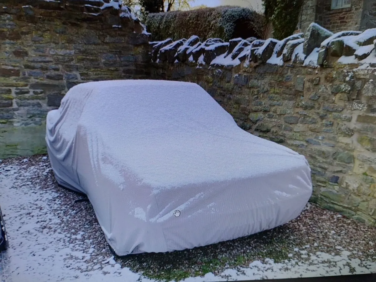 LARGE QUALITY BREATHABLE OUTDOOR  CAR COVER. - Image 2