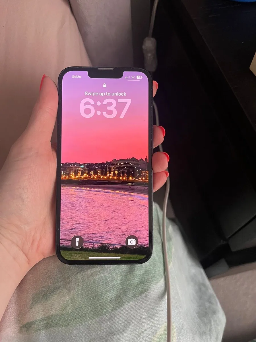 iPhone 13 - Image 2