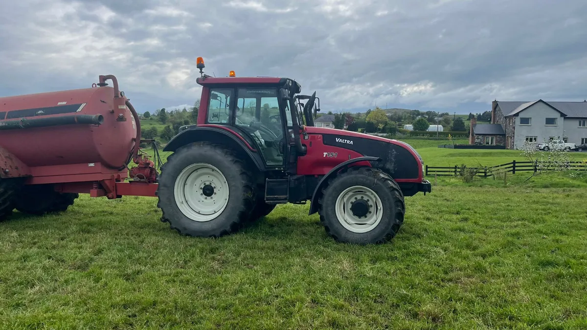 2009 Valtra T151 - Image 2