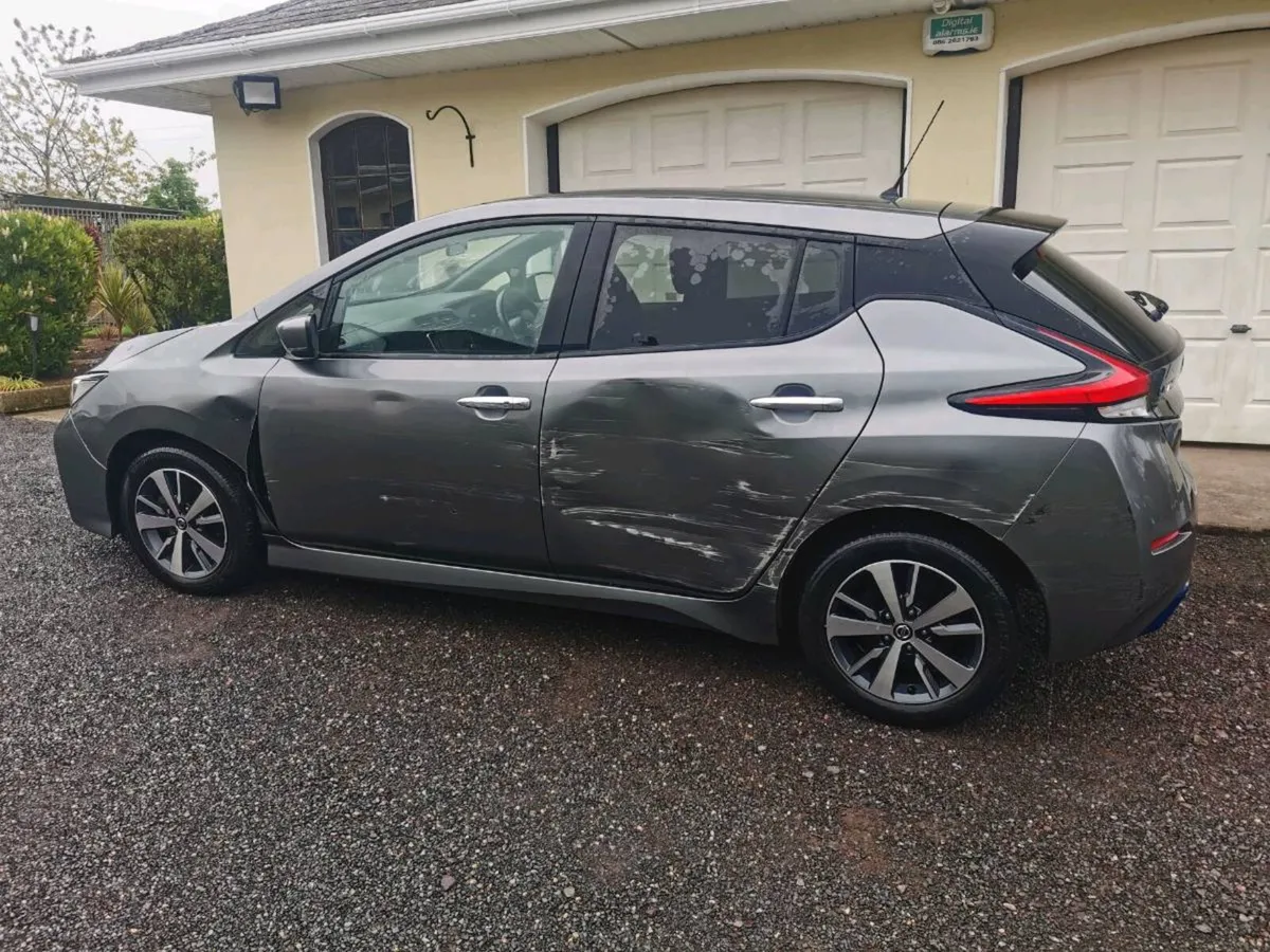 211 Nissan Leaf - Image 4