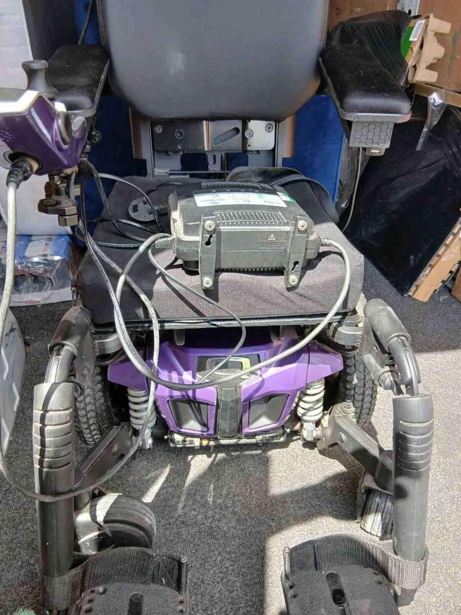 Electric wheelchair - Image 4