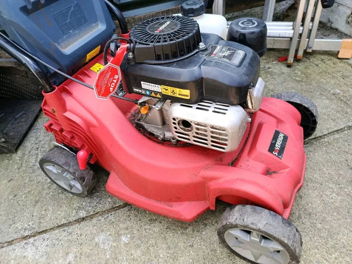 Sovereign push lawnmower - Image 3
