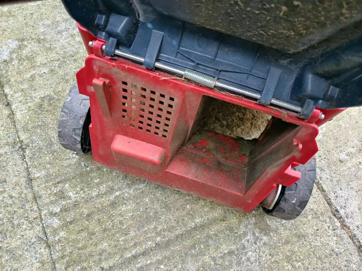 Sovereign push lawnmower - Image 4