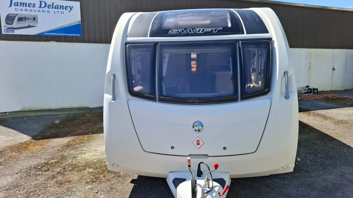 Swift Sprite Major caravan  6 berth - Image 3