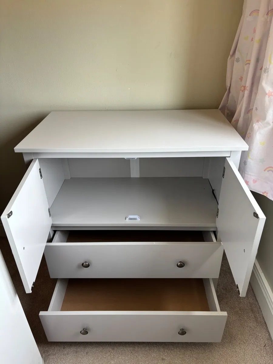 Toddler cot bed and changing unit - Image 2