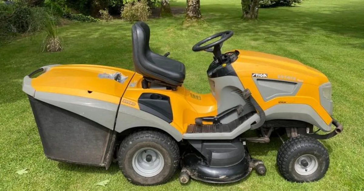 STIGA Estate Royal K TS 102 Hydro + Mulching kit - Image 1