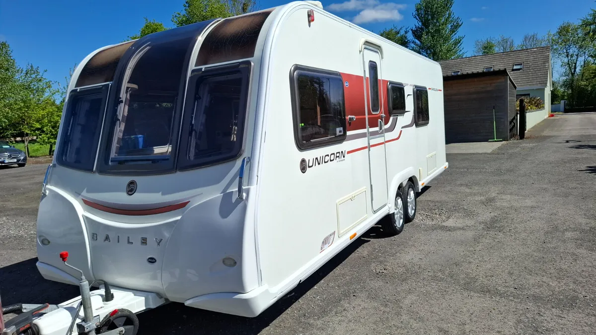 Bailey Unicorn Barcelona Fixed Bed Caravan - Image 2