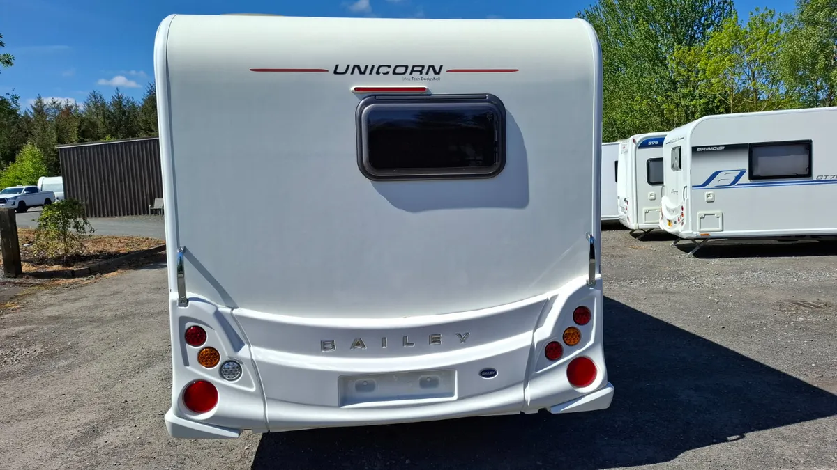 Bailey Unicorn Barcelona Fixed Bed Caravan - Image 3