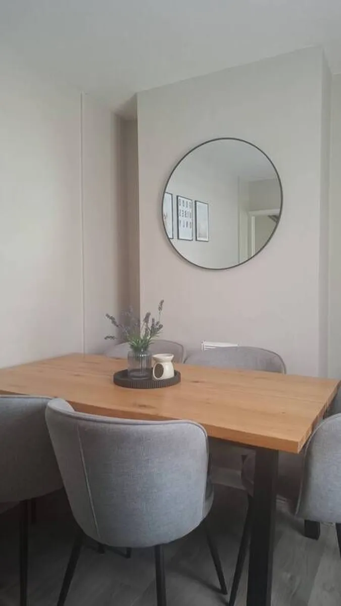 4 x Dining Chairs - Image 1