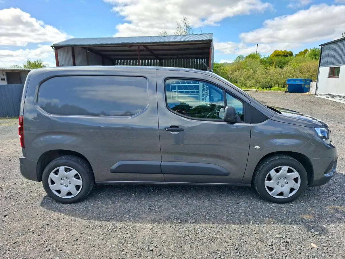 2020 Opel Combo 1.5L Diesel - Image 4