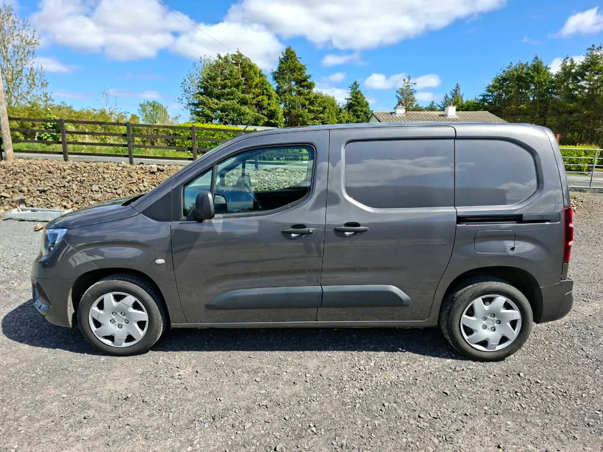 2020 Opel Combo 1.5L Diesel - Image 2