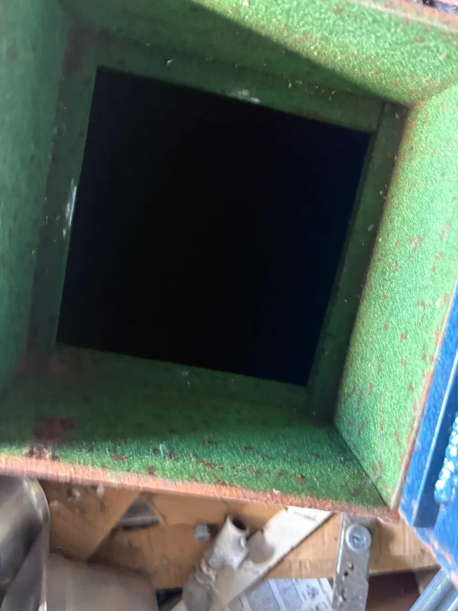 Underfloor Safe with 2 keys - Image 1