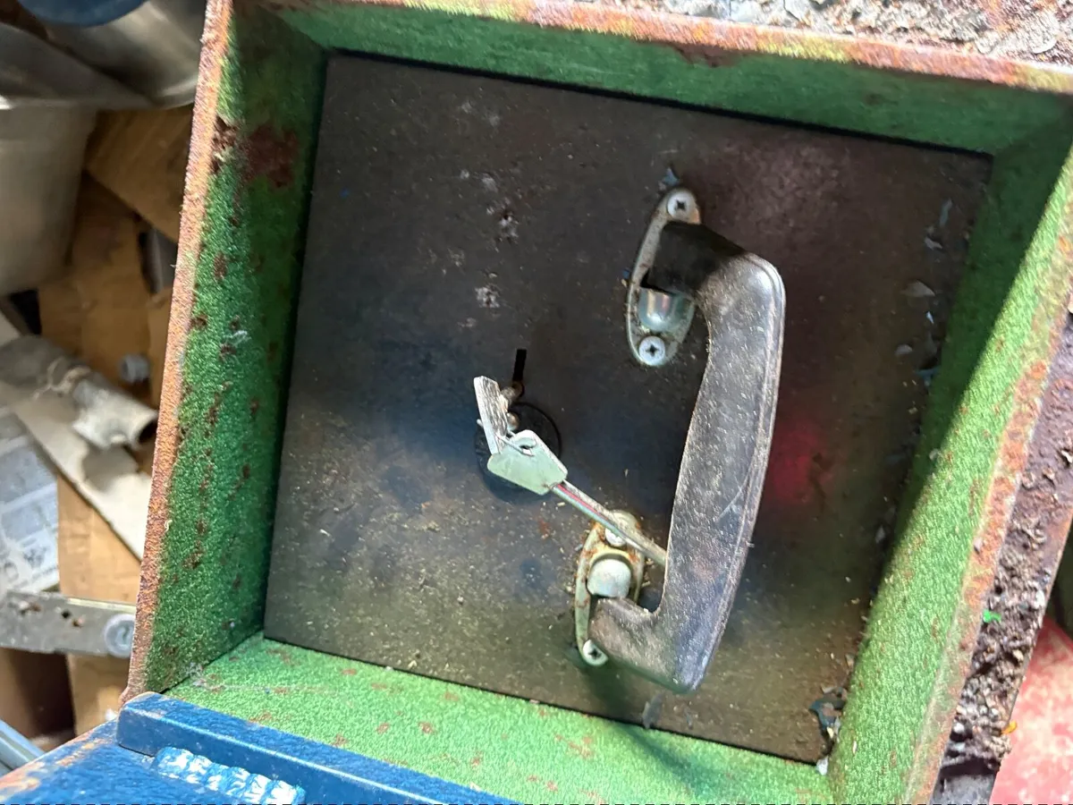 Underfloor Safe with 2 keys - Image 2