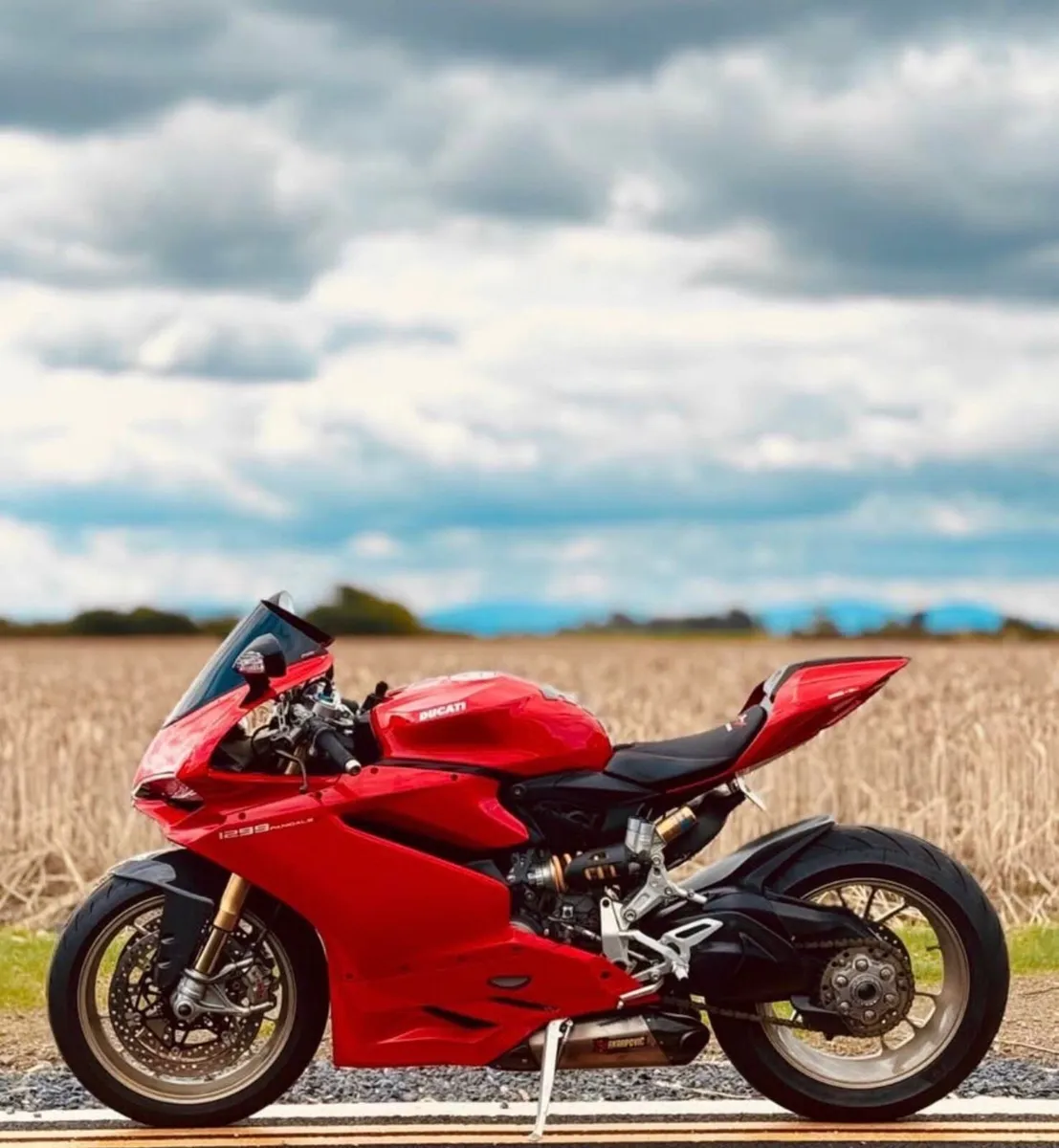 2015 Ducati Panigale 1299s - Image 2