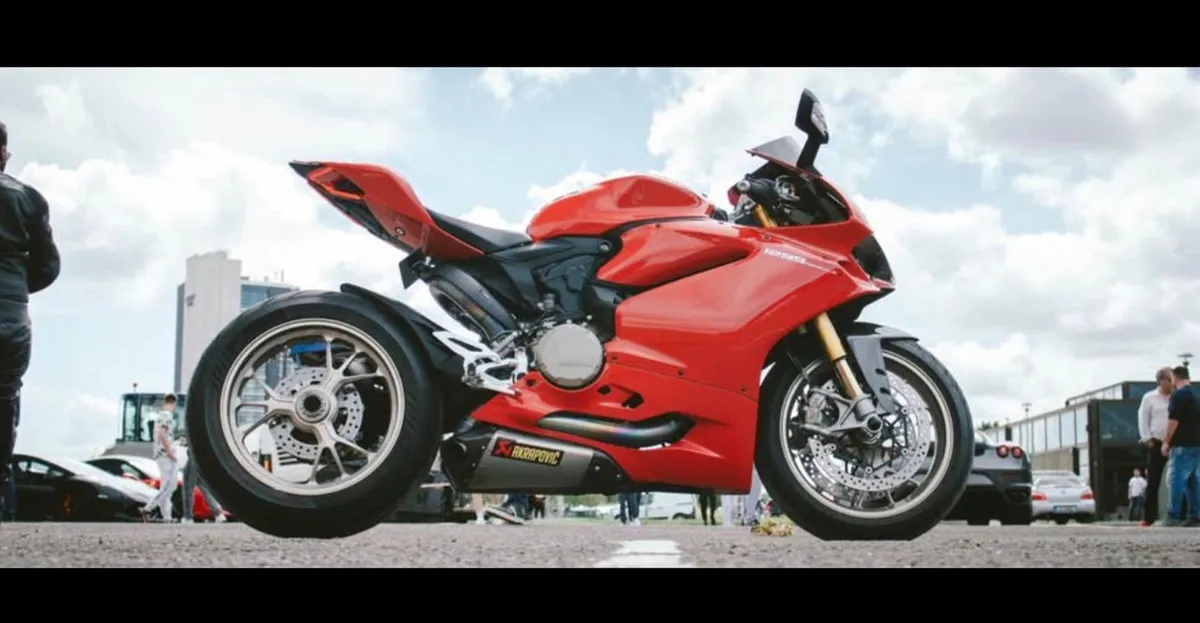 2015 Ducati Panigale 1299s - Image 1