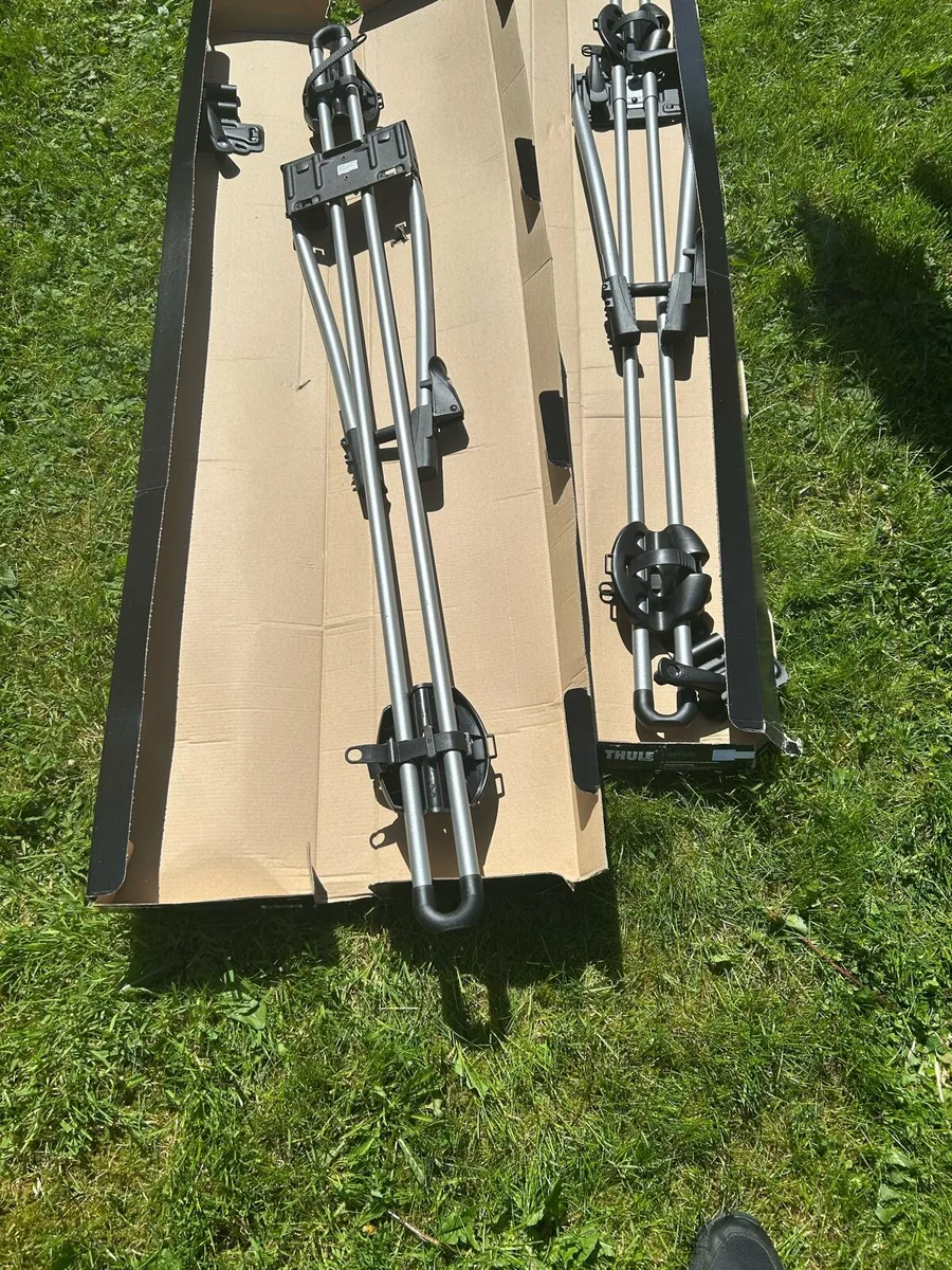 Thule FreeRide 532 roof mounted bike carriers (x2) - Image 2
