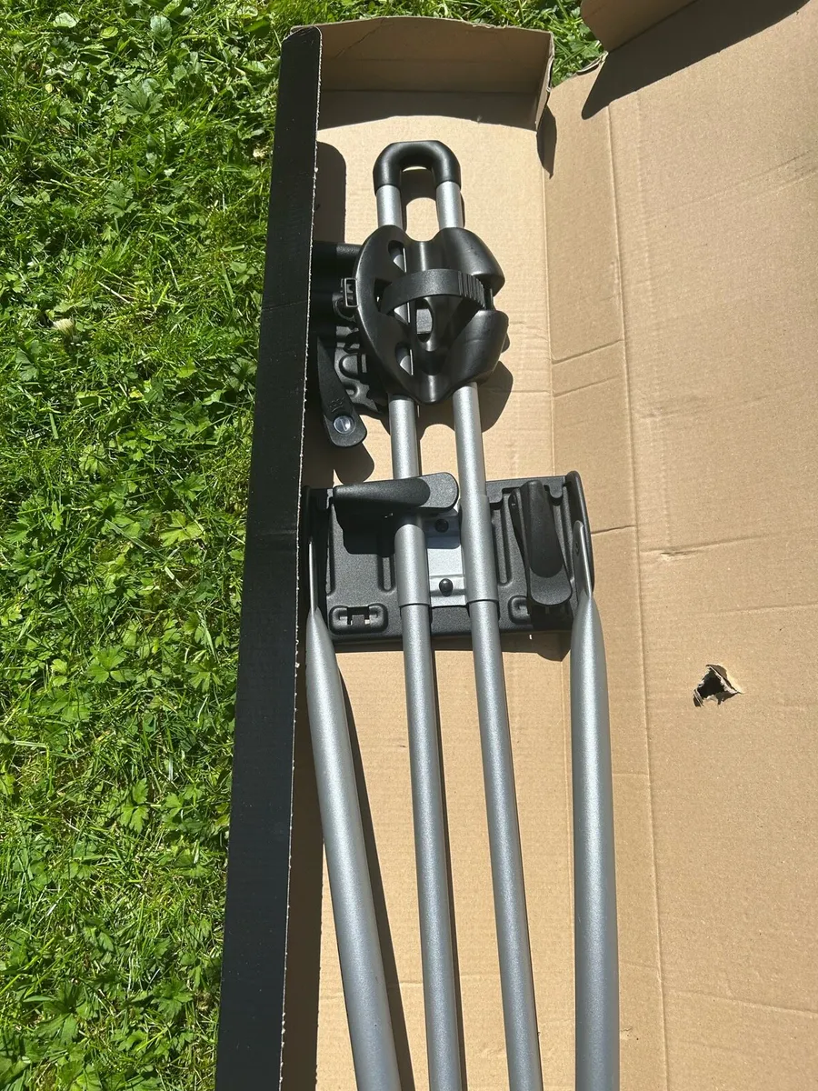 Thule FreeRide 532 roof mounted bike carriers (x2) - Image 4