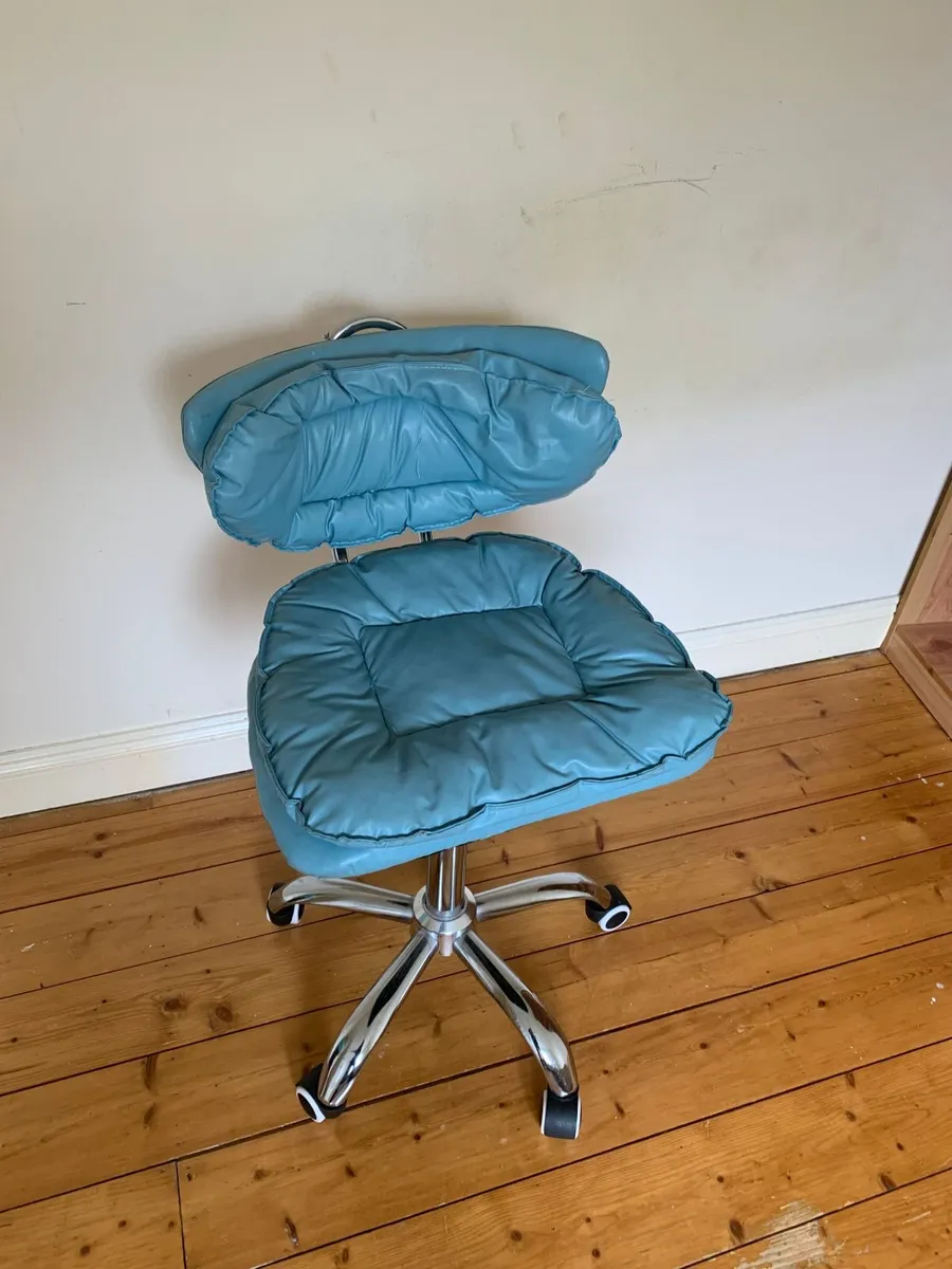 computer chair - Image 1