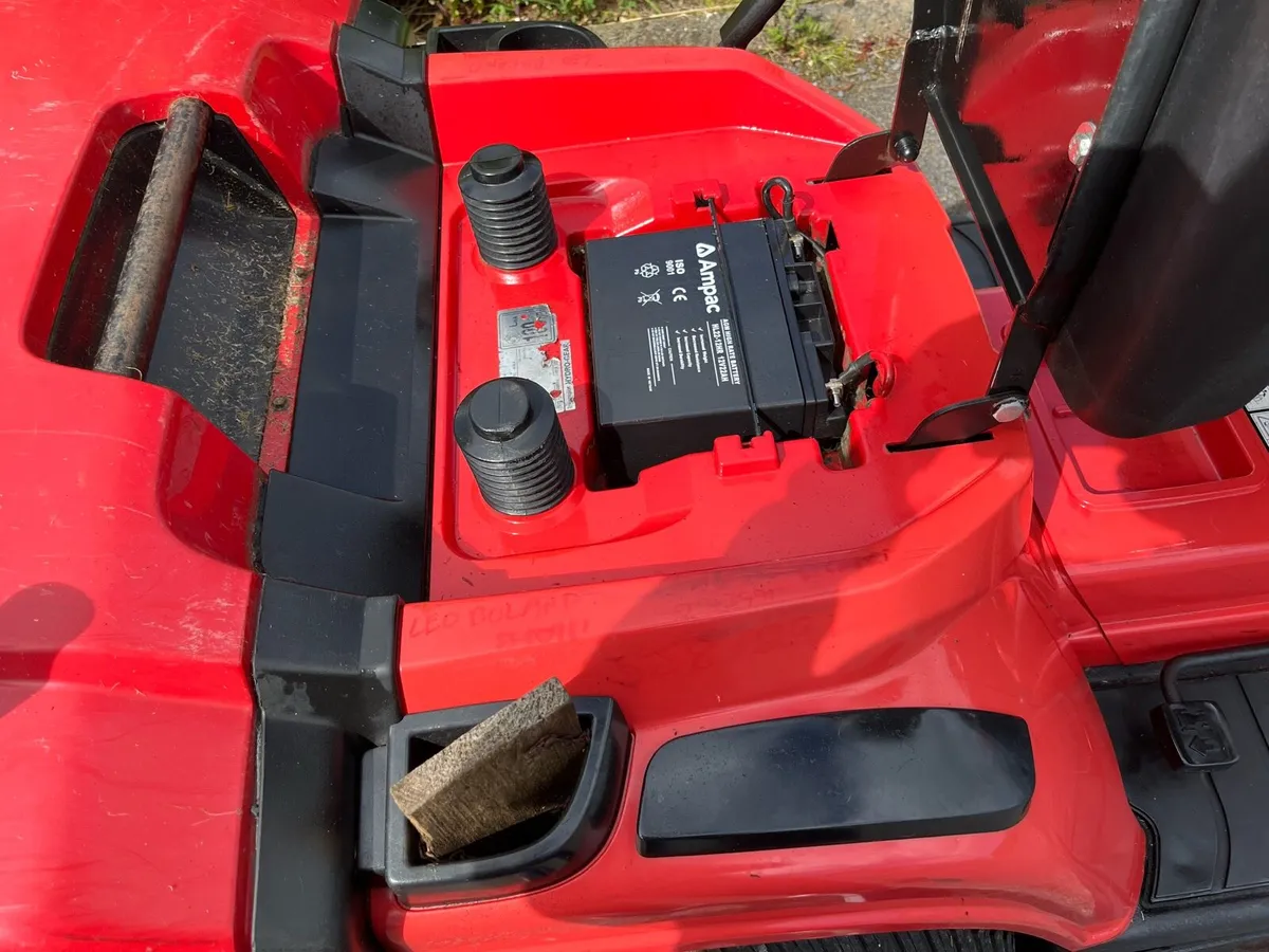 Castlegarden hydro ride on lawnmower - Image 4