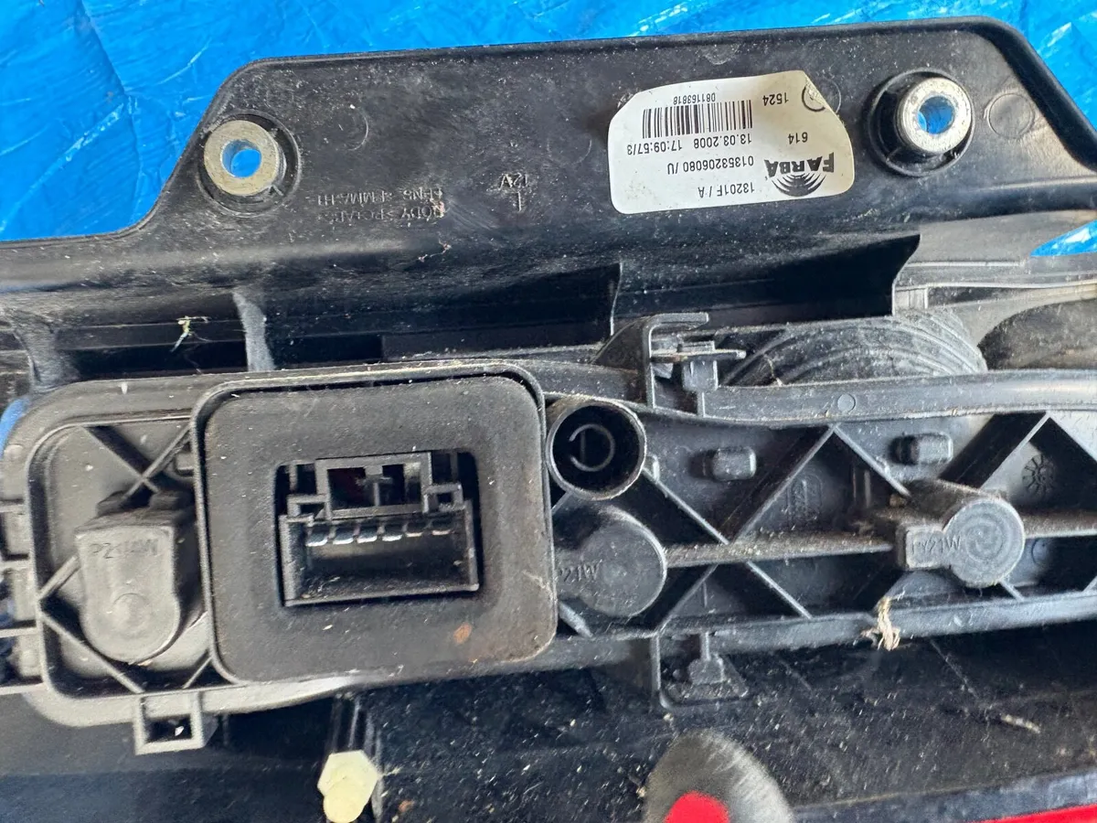 tail light assembly - Image 3