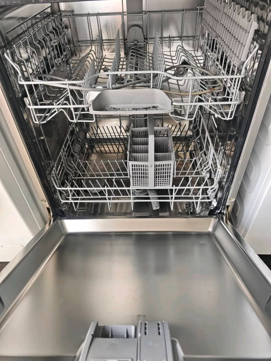 Bosch dishwasher silver - Image 4
