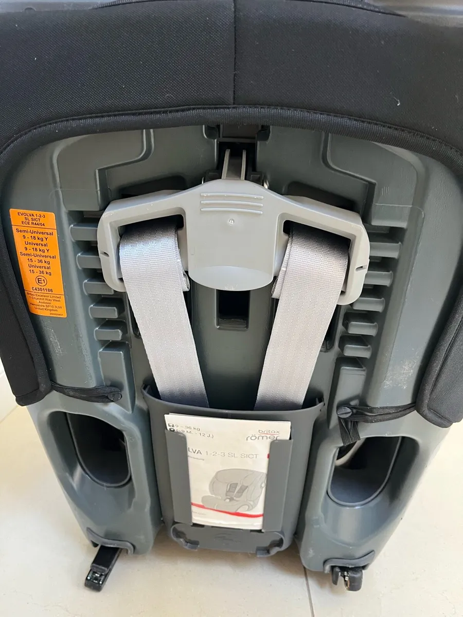 Britax Römer Car Seat with ISOFIX - Image 3