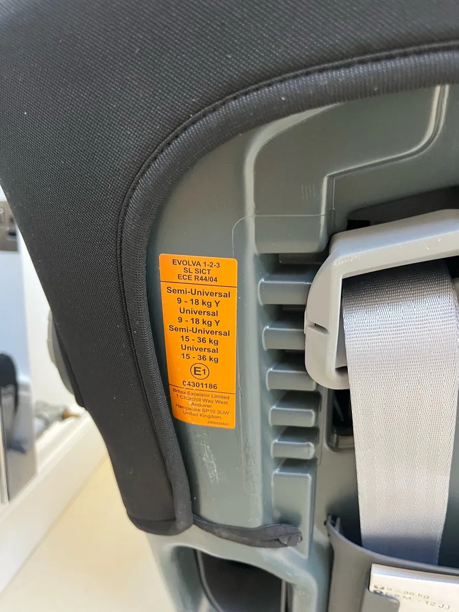 Britax Römer Car Seat with ISOFIX - Image 4