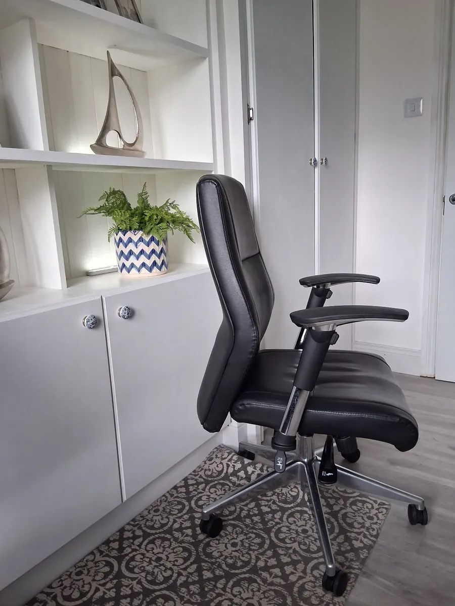 Office Chair - Image 4