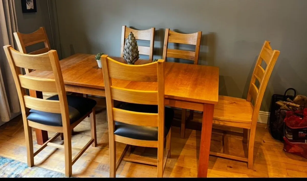 Dining room table & chairs - Image 1
