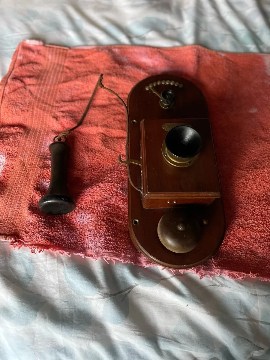 Vintage telephone - Image 1