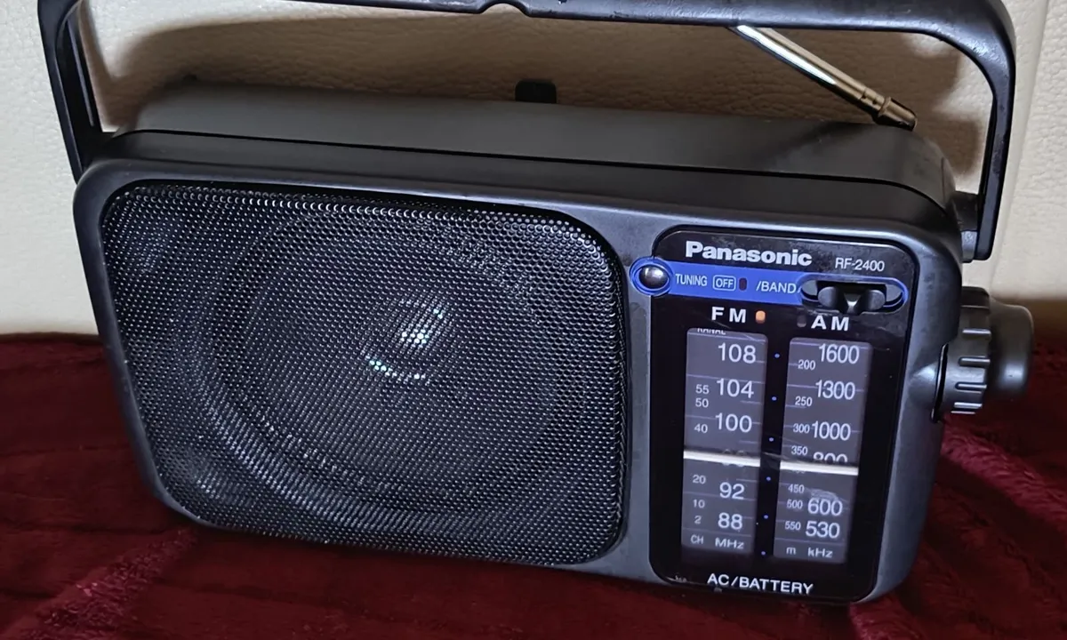 Tuner Panasonic RF-2400 portable radio Am Fm. Mode - Image 1