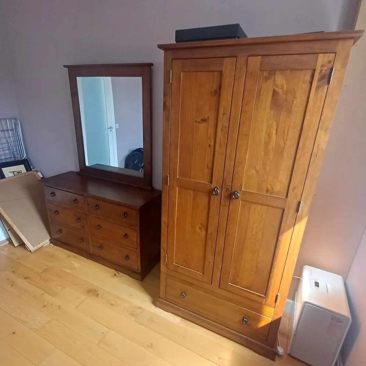 Bedroom furniture - Image 2