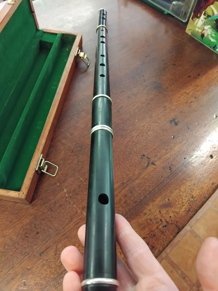 Traditional Ebony Flute - Image 2