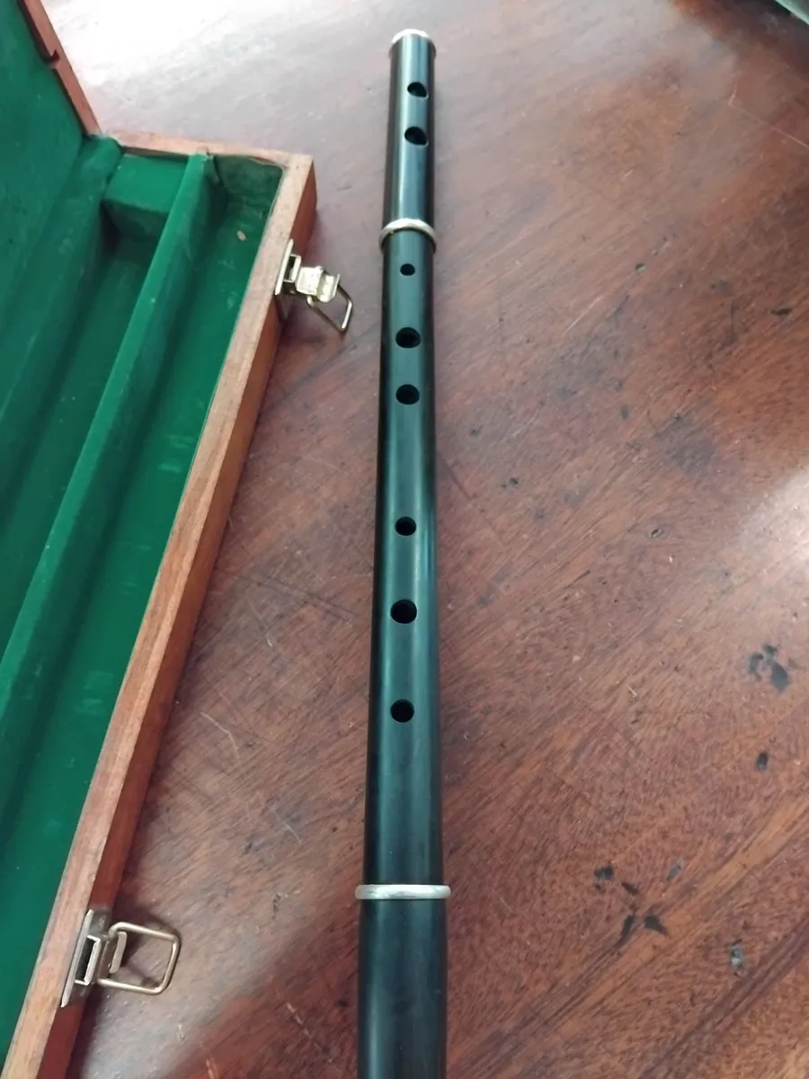 Traditional Ebony Flute - Image 3
