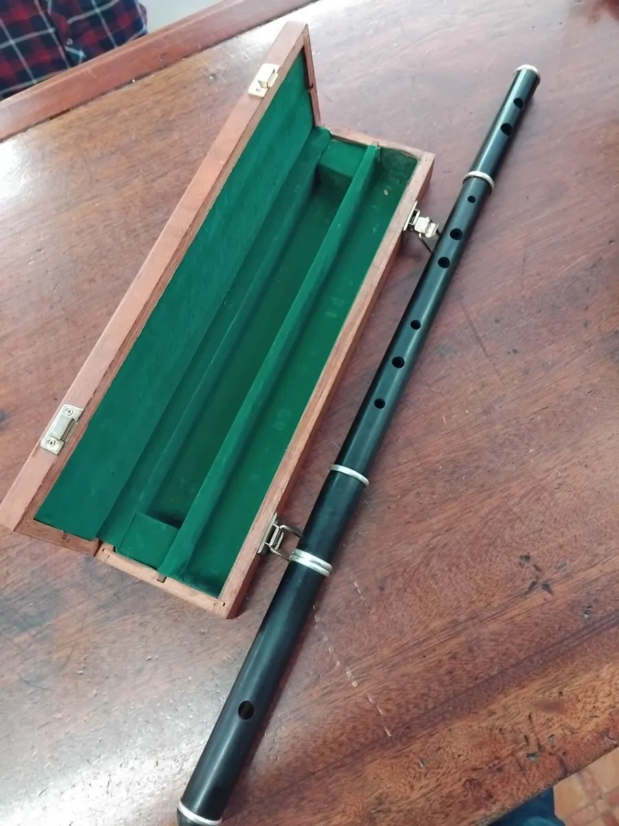 Traditional Ebony Flute - Image 4