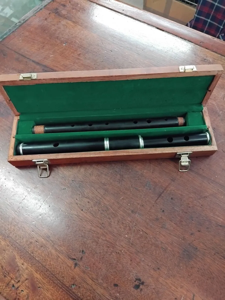 Traditional Ebony Flute - Image 1