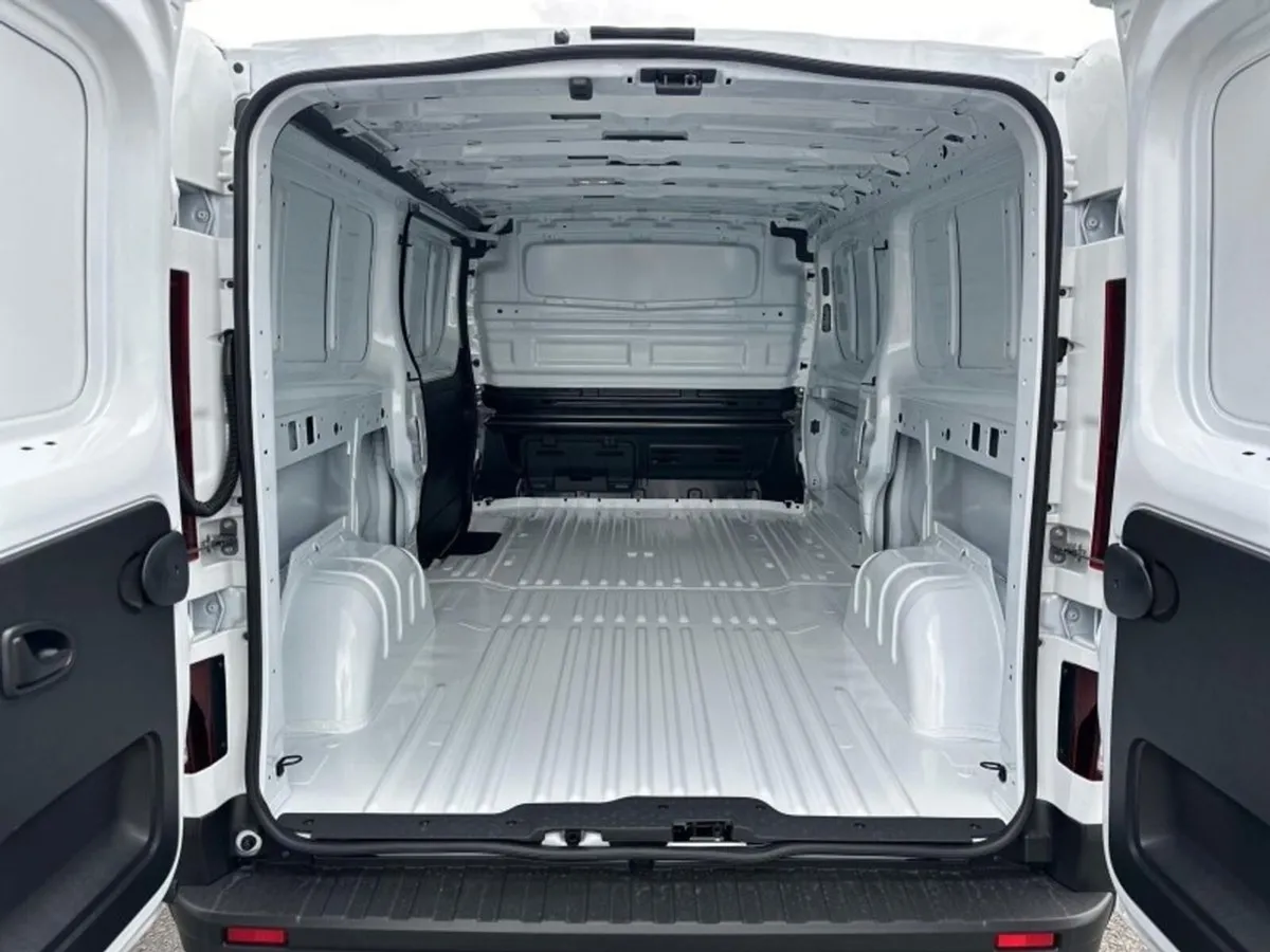 Renault Trafic white trafic - Image 3