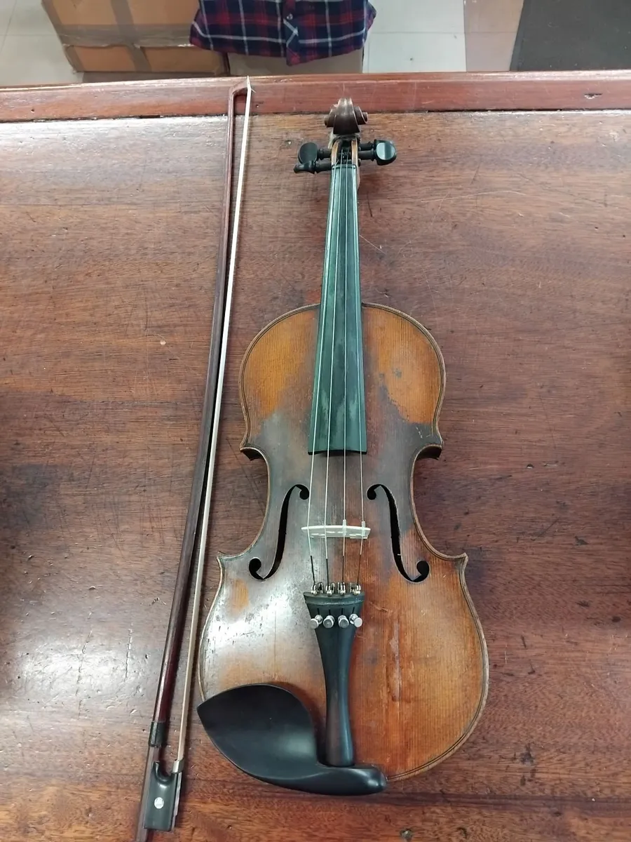 Vintage Fiddle - Image 2