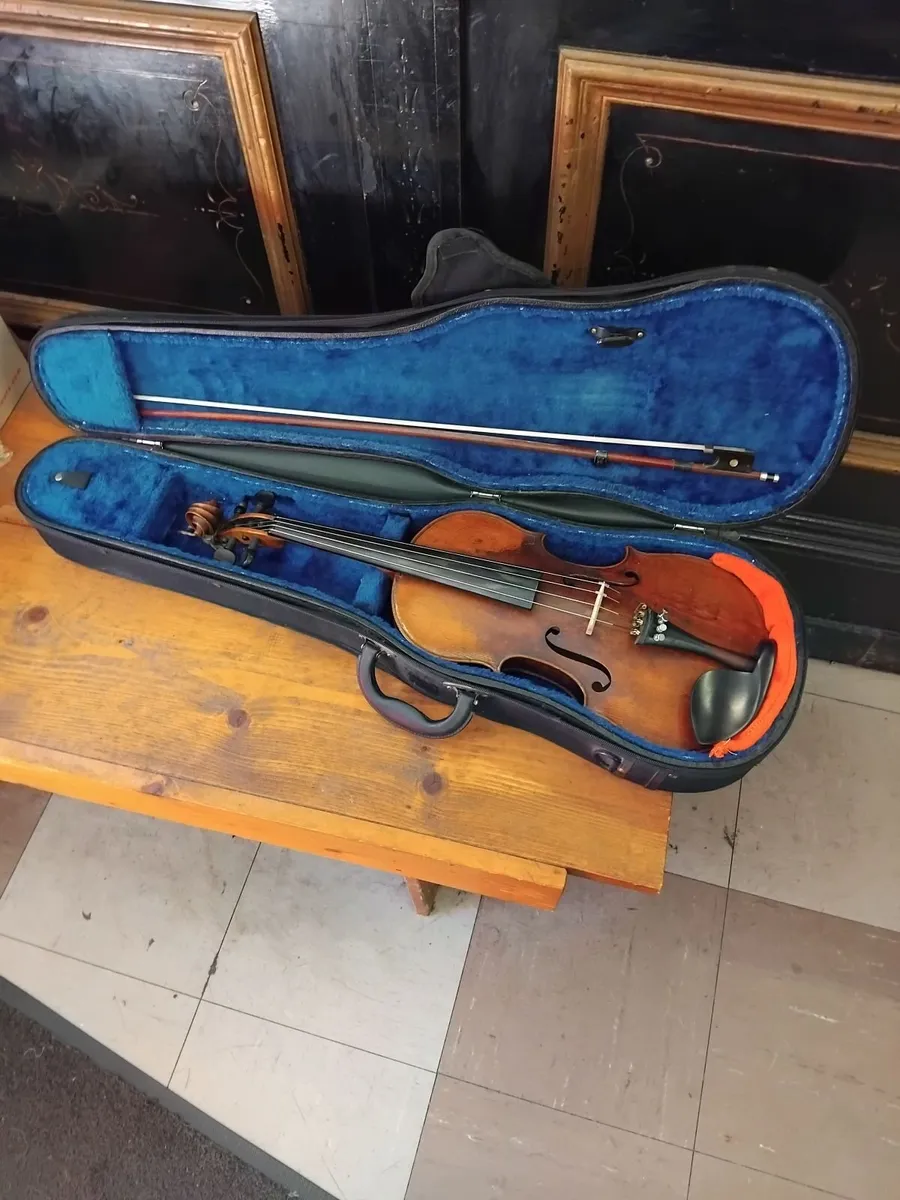 Vintage Fiddle - Image 4