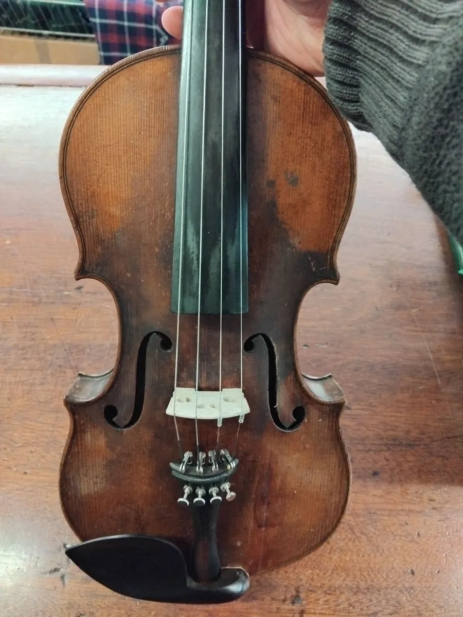 Vintage Fiddle - Image 3