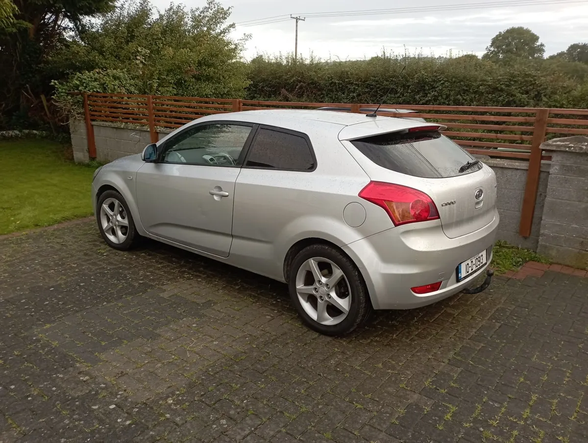 Kia Ceed 2010 - Image 1