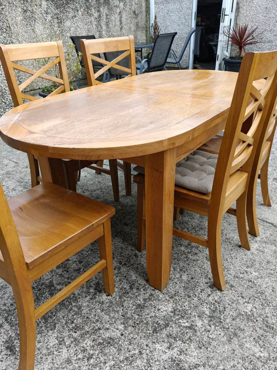 Kitchen table and chairs - Image 1
